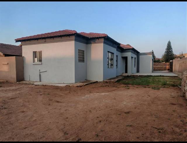 3 BEDROOM HOUSE FOR SALE IN FLORA PARK